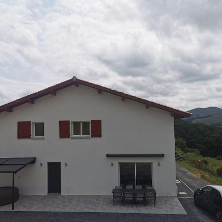 Saint-Esteben Maison Mitoyenne Au Coeur Du Pays Basque מראה חיצוני תמונה