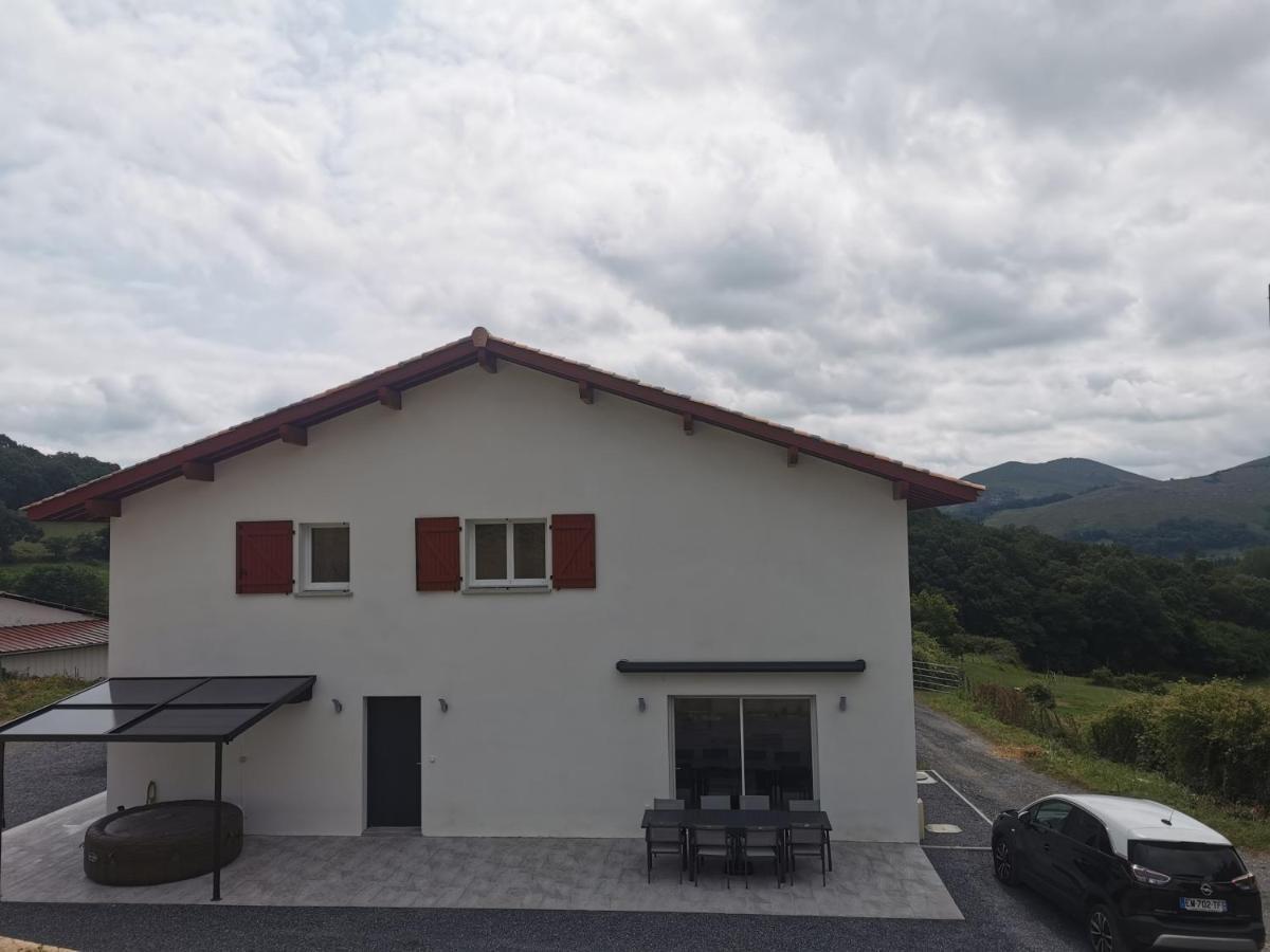 Saint-Esteben Maison Mitoyenne Au Coeur Du Pays Basque מראה חיצוני תמונה